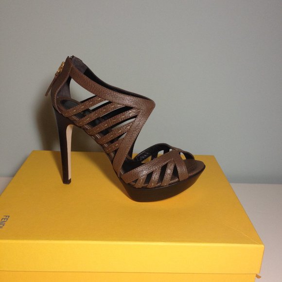 NWT Fendi brown leather cage platform heels